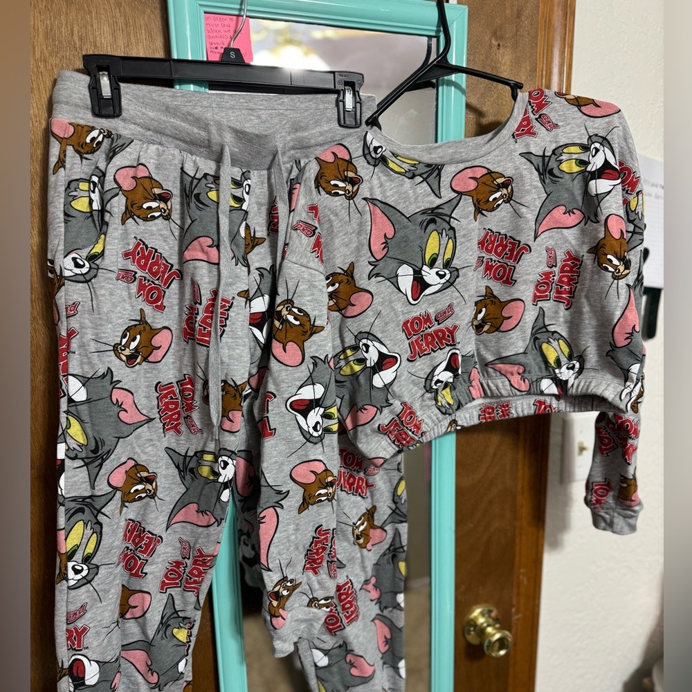 TOM&JERRY MATCHING SWEAT SET size medium! Brand: Tom&Jerry